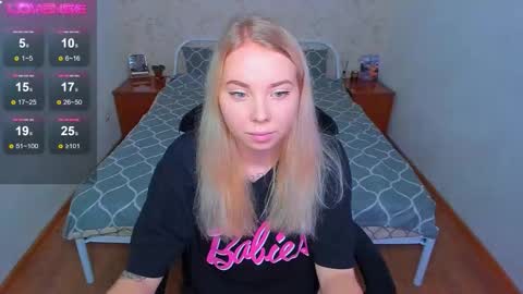 Snapshot of kim_girl_next_door chatting on 10-05-25, 10:13 KIM online show from 10-05-25, 10:13