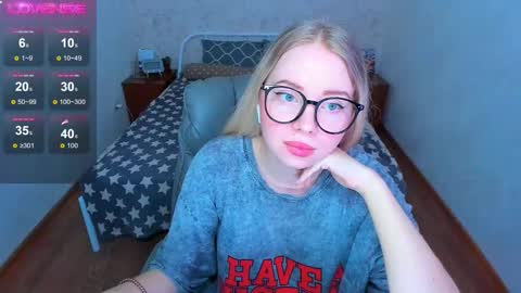 Snapshot of kim_girl_next_door chatting on 12-01-25, 08:52 KIM online show from 12-01-25, 08:52