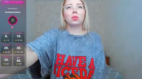 Snapshot of kim_girl_next_door chatting on 12-20-25, 06:53 KIM online show from 12-20-25, 06:53