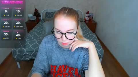 Snapshot of kim_girl_next_door chatting on 12-21-25, 08:21 KIM online show from 12-21-25, 08:21