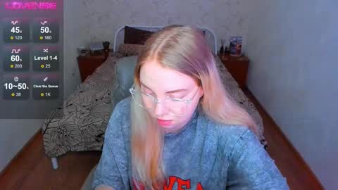 Snapshot of kim_girl_next_door chatting on 01-09-26, 01:25 KIM online show from 01-09-26, 01:25