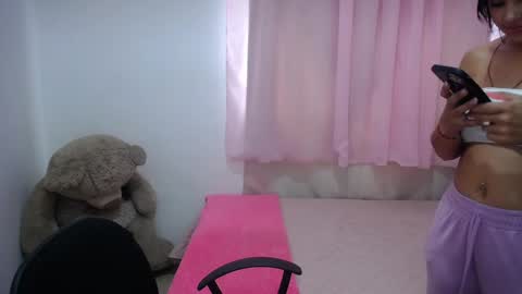 Snapshot of kimberly_slim chatting on 02-12-25, 04:33 Kim online show from 02-12-25, 04:33