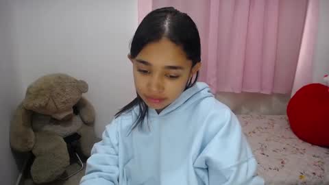 Snapshot of kimberly_slim chatting on 02-14-25, 03:15 Kim online show from 02-14-25, 03:15