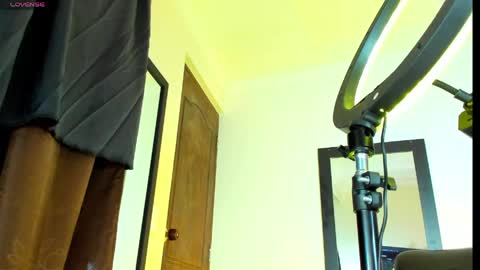 Snapshot of kimberlybanks2 chatting on 05-11-26, 04:04 Kimberly Banks online show from 05-11-26, 04:04
