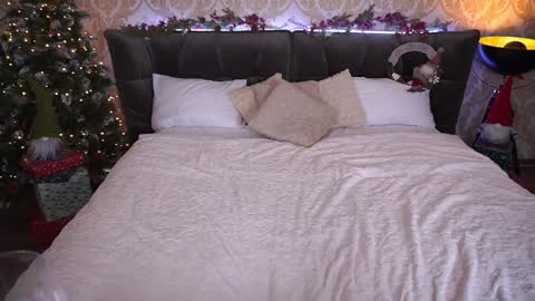 Snapshot of kimberlyworld chatting on 12-17-24, 05:26 Kim online show from 12-17-24, 05:26