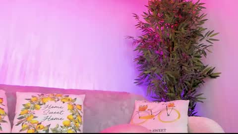 Snapshot of kimkardassiann chatting on 09-30-25, 07:30 Natalie online show from 09-30-25, 07:30