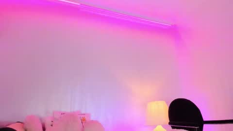 Snapshot of kimkardassiann chatting on 02-10-26, 08:46 Natalie online show from 02-10-26, 08:46