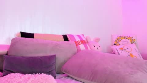 Snapshot of kimkardassiann chatting on 04-15-26, 04:19 Natalie online show from 04-15-26, 04:19