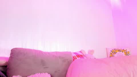 Snapshot of kimkardassiann chatting on 05-05-26, 04:09 Natalie online show from 05-05-26, 04:09