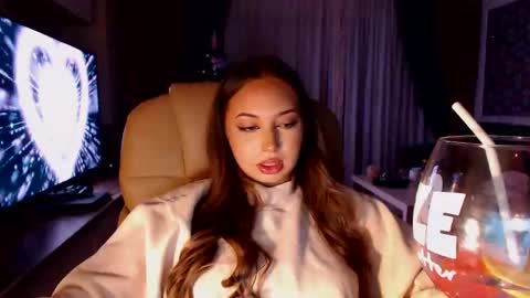 Snapshot of kimlee4 chatting on 12-24-24, 08:49 Kim Lee online show from 12-24-24, 08:49