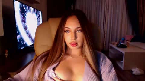 Snapshot of kimlee4 chatting on 12-28-24, 08:47 Kim Lee online show from 12-28-24, 08:47