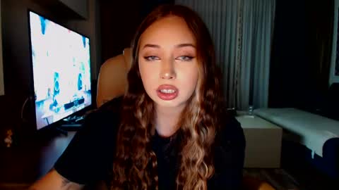 Snapshot of kimlee4 chatting on 01-08-25, 03:39 Kim Lee online show from 01-08-25, 03:39