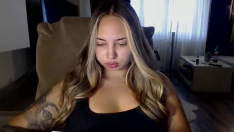 Snapshot of kimlee4 chatting on 10-14-25, 11:22 Kim Lee online show from 10-14-25, 11:22