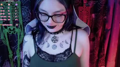 Kim Lennox online show from 04-28-26, 01:49