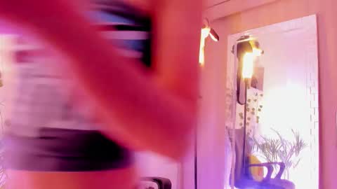 Kimm online show from 09-18-25, 02:35