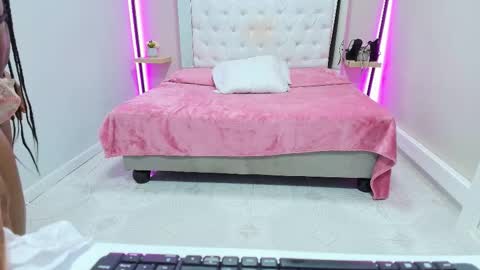 Snapshot of kimmturner chatting on 10-28-25, 12:52 Kim online show from 10-28-25, 12:52