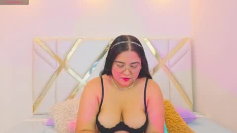 Snapshot of kimmy_bellari chatting on 05-27-26, 12:35 Kimmy online show from 05-27-26, 12:35