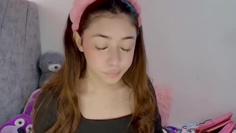 Snapshot of kimmy_veggaa chatting on 10-09-25, 02:48 kimm online show from 10-09-25, 02:48