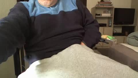 Snapshot of kinchan069 chatting on 01-06-25, 12:37 kinchan069 online show from 01-06-25, 12:37