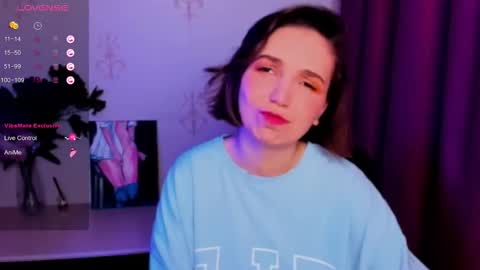 Snapshot of kindhazelhere_ chatting on 10-23-25, 12:15 Hazel online show from 10-23-25, 12:15