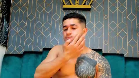 Snapshot of king_falconer chatting on 09-28-25, 02:50 Angel Falconer online show from 09-28-25, 02:50