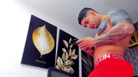 Snapshot of king_falconer chatting on 10-05-25, 01:04 Angel Falconer online show from 10-05-25, 01:04