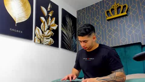 Snapshot of king_falconer chatting on 10-08-25, 12:08 Angel Falconer online show from 10-08-25, 12:08