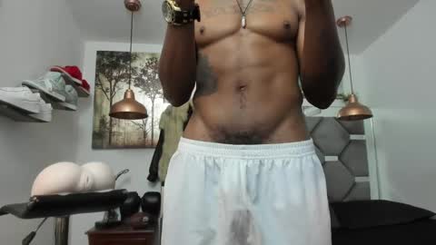 Snapshot of king_fitt_ chatting on 01-22-25, 01:42 HOT MEN BLACK online show from 01-22-25, 01:42