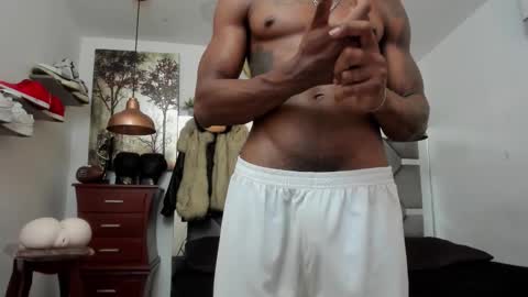 Snapshot of king_fitt_ chatting on 11-14-25, 12:20 HOT MEN BLACK online show from 11-14-25, 12:20