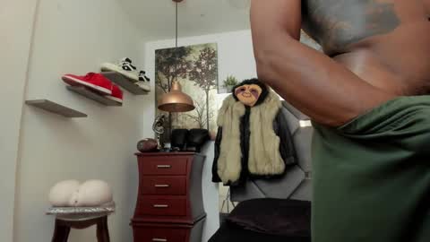 Snapshot of king_fitt_ chatting on 02-22-26, 12:36 HOT MEN BLACK online show from 02-22-26, 12:36