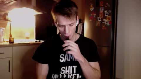 Snapshot of king_pong chatting on 12-17-25, 09:54 king_pong online show from 12-17-25, 09:54