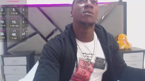 Snapshot of kingalexander22 chatting on 11-15-25, 11:29 alex online show from 11-15-25, 11:29