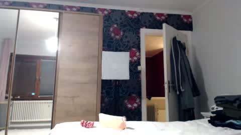 sexysexyhotwetpinkredpussy online show from 11-21-25, 04:49