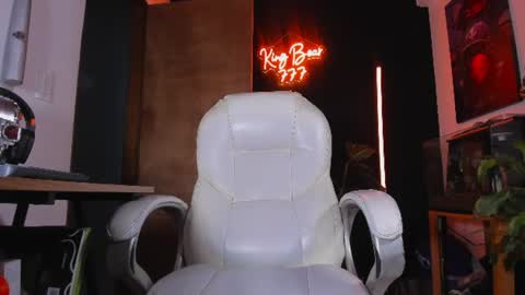 Snapshot of kingbear777 chatting on 06-28-26, 04:40 King Bear online show from 06-28-26, 04:40