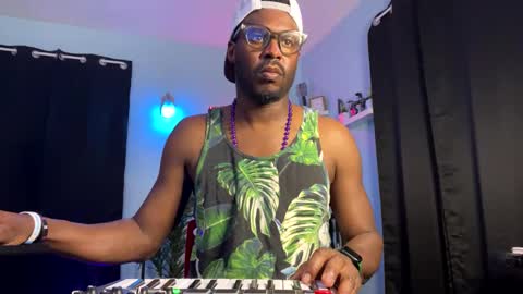 Snapshot of kingcorbra chatting on 03-02-25, 04:39 KC online show from 03-02-25, 04:39