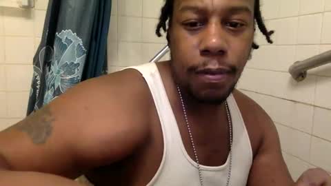 Snapshot of kinglibra420 chatting on 10-26-25, 12:44 loyal fuck online show from 10-26-25, 12:44