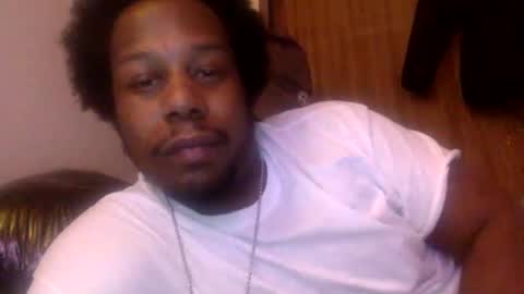 Snapshot of kinglibra420 chatting on 12-14-25, 04:01 loyal fuck online show from 12-14-25, 04:01