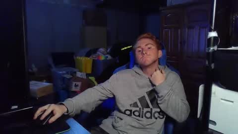 Snapshot of kingoffootfetish chatting on 10-25-25, 06:10 Master King Tommy online show from 10-25-25, 06:10