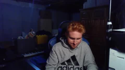 Snapshot of kingoffootfetish chatting on 11-21-25, 06:34 Master King Tommy online show from 11-21-25, 06:34