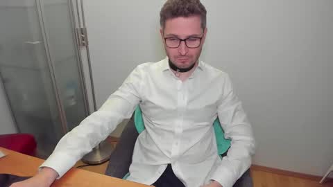 Snapshot of kinksubbydubby chatting on 12-16-25, 06:35 kinksubbydubby online show from 12-16-25, 06:35