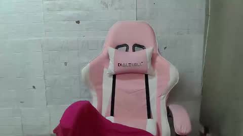 Snapshot of kinky_gurl69 chatting on 10-03-25, 02:08 mary online show from 10-03-25, 02:08