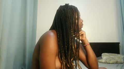 Lola online show from 11-29-25, 01:25