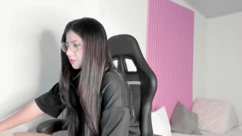 kinky yeyns online show from 12-17-25, 01:11