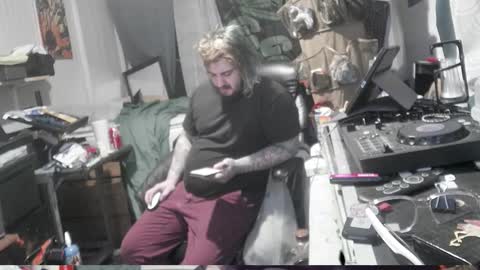 Snapshot of kinkybiguy14 chatting on 02-03-26, 12:31 Kinky Cassie online show from 02-03-26, 12:31