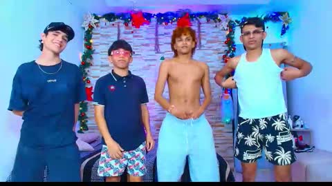 Snapshot of kinkyhousexxx chatting on 11-16-25, 02:06 kinkyhousexxx online show from 11-16-25, 02:06