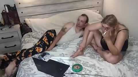 Snapshot of kinkyqueenandpet95 chatting on 09-29-25, 03:33 kinkyqueenandpet95 online show from 09-29-25, 03:33