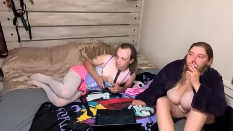 Snapshot of kinkyqueenandpet95 chatting on 10-18-25, 03:53 kinkyqueenandpet95 online show from 10-18-25, 03:53