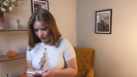 Snapshot of kioron_moore chatting on 12-17-25, 09:59 Fiona online show from 12-17-25, 09:59