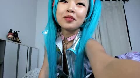 Snapshot of kira_dream17 chatting on 02-15-25, 10:55 Kira online show from 02-15-25, 10:55