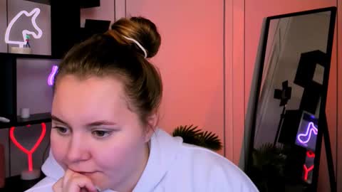 kira fox x online show from 11-13-25, 12:15